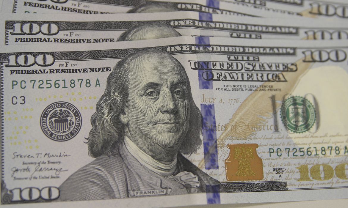 Dólar cai para R$ 5,43 e atinge menor valor desde setembro