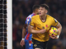 Wolves acerta contratação definitiva de Strand Larsen