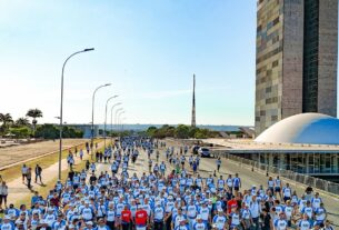 "Brasil será soberano pela educação", diz Lula na corrida MEC 95 anos