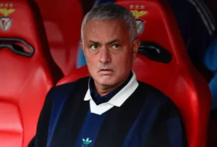 José Mourinho retorna ao Benfica após 25 anos e assina até 2027
