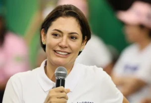 Michelle defende candidatura de Bolsonaro e diz não querer ser presidente