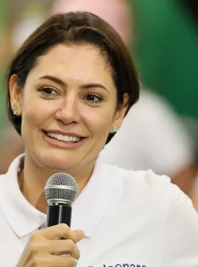 Michelle defende candidatura de Bolsonaro e diz não querer ser presidente