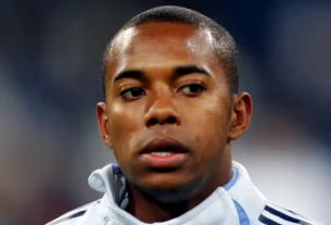 Robinho tem pena reduzida em 160 dias após estudo e trabalho em presídio